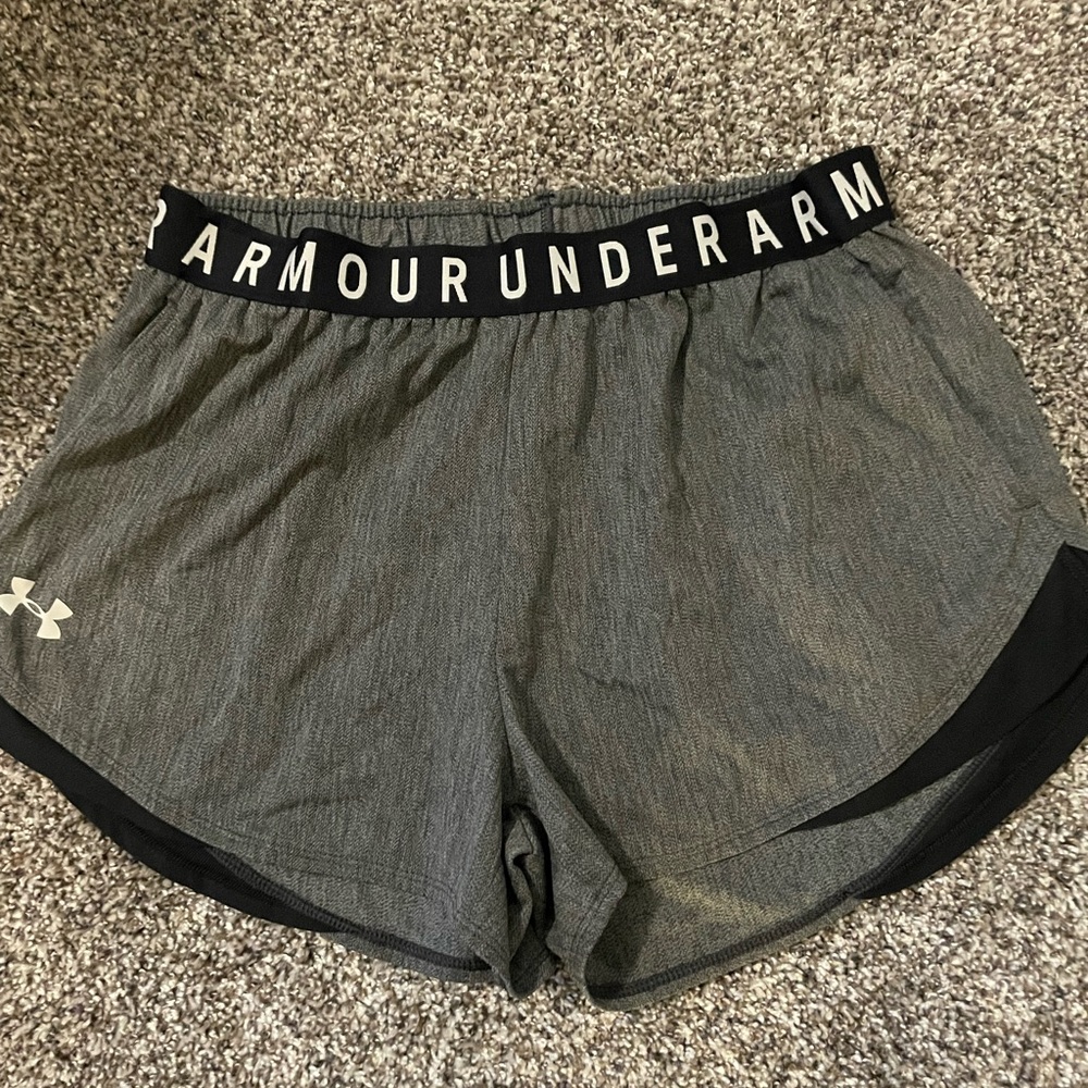 Under Armour Shorts Size L